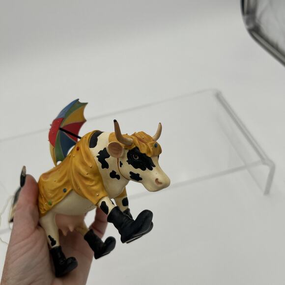 COW PARADE #7704 Mooing in the Rain 2005 W/Tag No Box -Raincoat, Umbrella, Boots - Picture 12 of 16